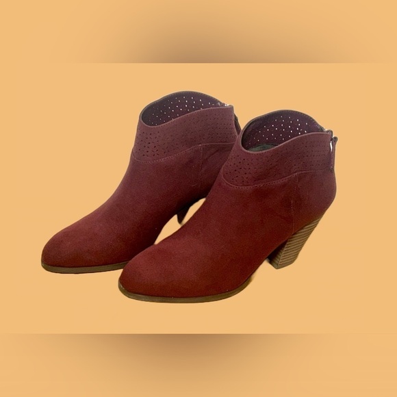 NWT Violet & Red Jackson Lazer Cut Topline Faux Suede Bootie in Burgundy Size 7M - Picture 11 of 16